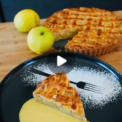 Apple Tart With Vanilla Sauce