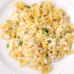Creamy Lemon Ricotta Pasta (under 10 Minutes!)