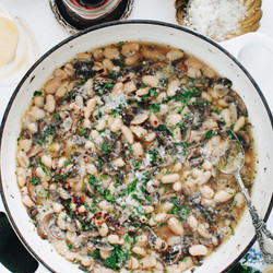 Soupy White Beans And Mushrooms