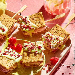 Cheesecake-Eis-Sandwich