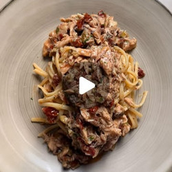 Linguine Met Tonijn, Olijven &amp; Zongedroogde Tomaat
