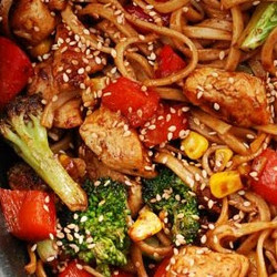 Makaron Z Kurczakiem Teriyaki I Warzywami