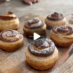Almond Cruffin