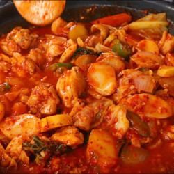 Dakgalbi (spicy Grilled Chicken And Vegetables)