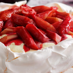 Rhubarb And Custard Pavlova