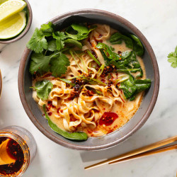 15-minute Creamy Peanut Noodle Soup