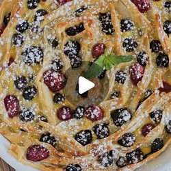 Torta Con La Pasta Fillo E Frutti Di Bosco