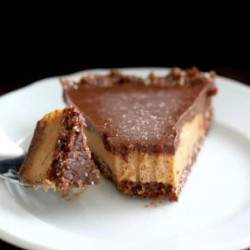 No-bake Salted Date Caramel Chocolate Pie