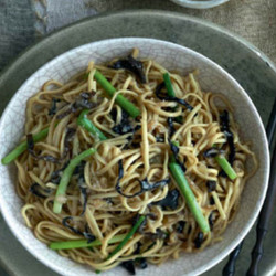 Braised Noodles with Crabmeat