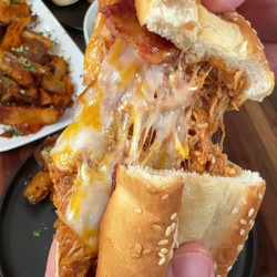 Crockpot Shredded Bbq Chicken Sandwiches