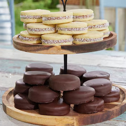 Chocolate And Vanilla Alfajores