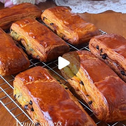 Bun Suisse Filled With Pastry Cream And Chocolate Chips