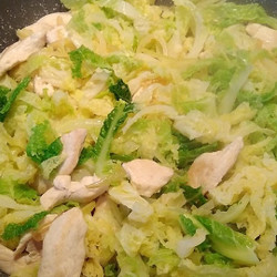 Geschmortes Wirsing-huhn