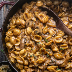*Vegan* One Pot French Onion Pasta