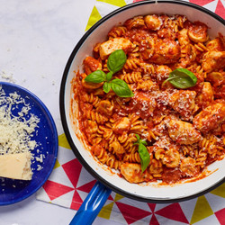 Creamy Roasted Red Pepper &amp; Chicken Pasta