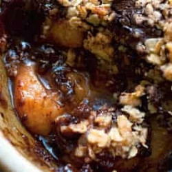 Pear and oat chocolate crumble