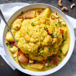 Slow Cooker Whole Cauliflower Curry And Cashew